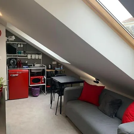 New Stylish Attic+free Parking Appartement