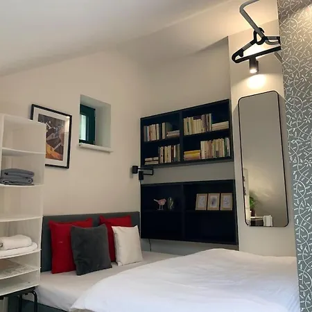 New Stylish Attic+free Parking *